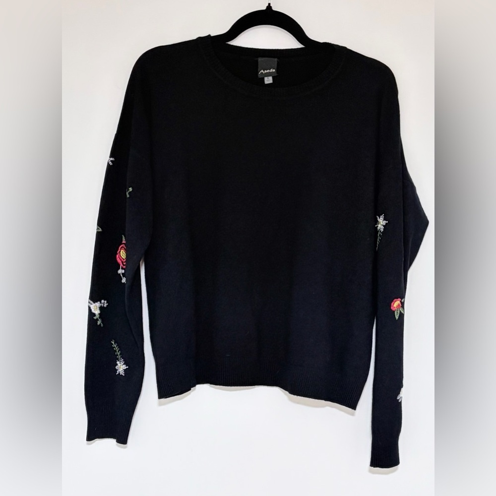 Aaeda Women’s Black Floral Embroidered Long Sleeve Sweater Size Small